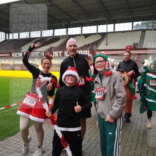 07.12.2025 - St. Pauli X-Mass-Run No. 15 Fabian Wolf http://msf.ph/oto/9425054 07.12.2025 12:10:52 Ziel 208, 223, 224, 1780, 1845, 4831 meine-sportfotos.de