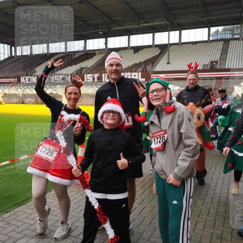07.12.2025 - St. Pauli X-Mass-Run No. 15 Fabian Wolf http://msf.ph/oto/9425057 07.12.2025 12:10:53 Ziel 208, 223, 224, 1780, 1845 meine-sportfotos.de