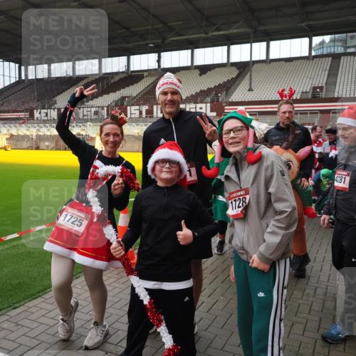 07.12.2025 - St. Pauli X-Mass-Run No. 15 Fabian Wolf http://msf.ph/oto/9425058 07.12.2025 12:10:53 Ziel 208, 223, 224, 1780, 1845 meine-sportfotos.de