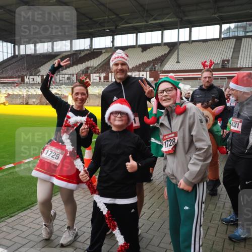 07.12.2025 - St. Pauli X-Mass-Run No. 15 Fabian Wolf http://msf.ph/oto/9425059 07.12.2025 12:10:53 Ziel 208, 223, 224, 1780, 1845 meine-sportfotos.de