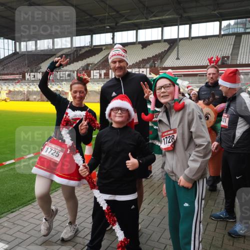 07.12.2025 - St. Pauli X-Mass-Run No. 15 Fabian Wolf http://msf.ph/oto/9425061 07.12.2025 12:10:54 Ziel 224, 1780, 1845 meine-sportfotos.de