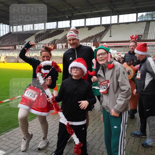 07.12.2025 - St. Pauli X-Mass-Run No. 15 Fabian Wolf http://msf.ph/oto/9425062 07.12.2025 12:10:54 Ziel 224, 1780, 1845 meine-sportfotos.de