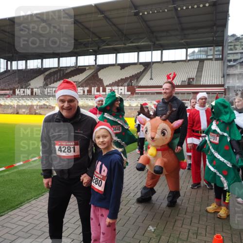07.12.2025 - St. Pauli X-Mass-Run No. 15 Fabian Wolf http://msf.ph/oto/9425067 07.12.2025 12:10:58 Ziel 1780 meine-sportfotos.de