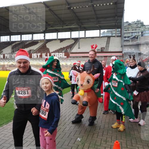 07.12.2025 - St. Pauli X-Mass-Run No. 15 Fabian Wolf http://msf.ph/oto/9425069 07.12.2025 12:10:59 Ziel 1780 meine-sportfotos.de