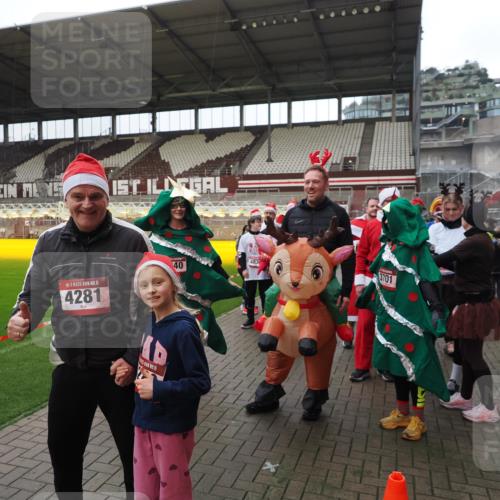 07.12.2025 - St. Pauli X-Mass-Run No. 15 Fabian Wolf http://msf.ph/oto/9425071 07.12.2025 12:10:59 Ziel 1780 meine-sportfotos.de