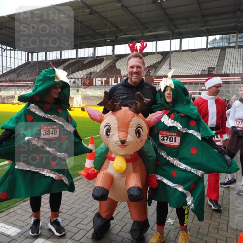 07.12.2025 - St. Pauli X-Mass-Run No. 15 Fabian Wolf http://msf.ph/oto/9425078 07.12.2025 12:11:05 Ziel 1780, 4398, 4400 meine-sportfotos.de