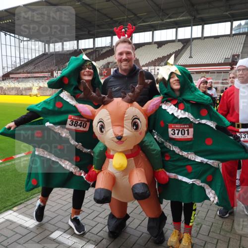 07.12.2025 - St. Pauli X-Mass-Run No. 15 Fabian Wolf http://msf.ph/oto/9425079 07.12.2025 12:11:06 Ziel 1780, 4398, 4400 meine-sportfotos.de