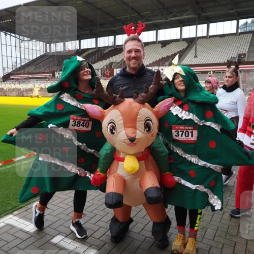07.12.2025 - St. Pauli X-Mass-Run No. 15 Fabian Wolf http://msf.ph/oto/9425082 07.12.2025 12:11:06 Ziel 1780, 4398, 4400 meine-sportfotos.de