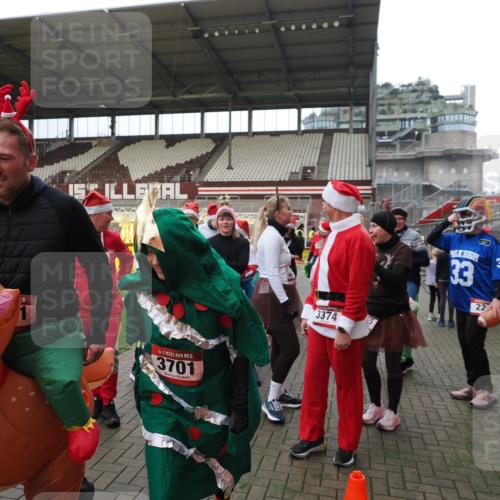 07.12.2025 - St. Pauli X-Mass-Run No. 15 Fabian Wolf http://msf.ph/oto/9425086 07.12.2025 12:11:09 Ziel 1780, 4398, 4400 meine-sportfotos.de