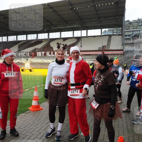 07.12.2025 - St. Pauli X-Mass-Run No. 15 Fabian Wolf http://msf.ph/oto/9425092 07.12.2025 12:11:12 Ziel 4398, 4400 meine-sportfotos.de