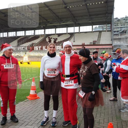 07.12.2025 - St. Pauli X-Mass-Run No. 15 Fabian Wolf http://msf.ph/oto/9425094 07.12.2025 12:11:12 Ziel 4398, 4400 meine-sportfotos.de