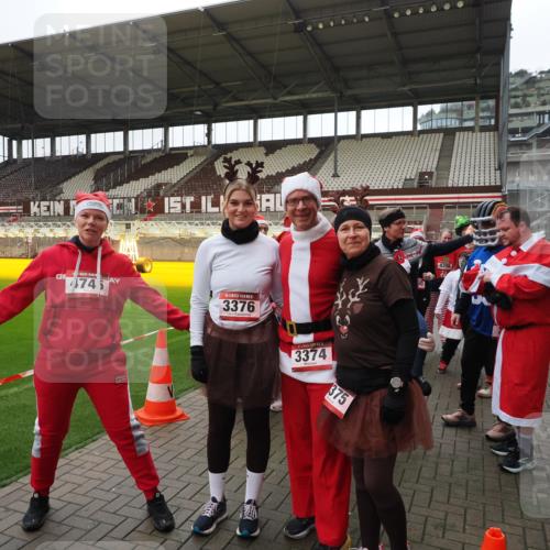 07.12.2025 - St. Pauli X-Mass-Run No. 15 Fabian Wolf http://msf.ph/oto/9425097 07.12.2025 12:11:13 Ziel 4398, 4400 meine-sportfotos.de