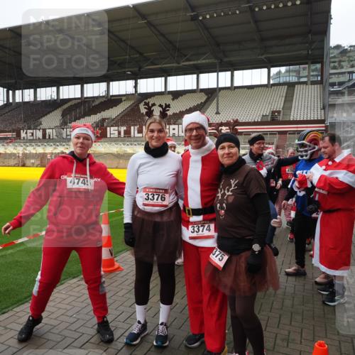 07.12.2025 - St. Pauli X-Mass-Run No. 15 Fabian Wolf http://msf.ph/oto/9425098 07.12.2025 12:11:13 Ziel 4398, 4400 meine-sportfotos.de