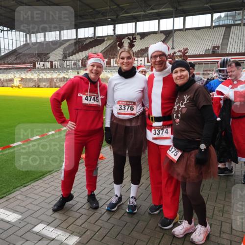 07.12.2025 - St. Pauli X-Mass-Run No. 15 Fabian Wolf http://msf.ph/oto/9425100 07.12.2025 12:11:14 Ziel 2394, 4398, 4400 meine-sportfotos.de