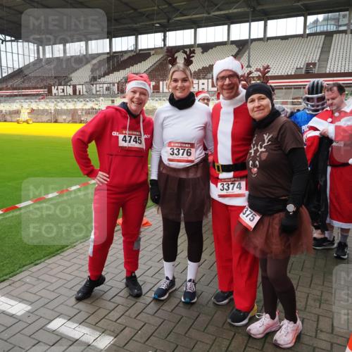 07.12.2025 - St. Pauli X-Mass-Run No. 15 Fabian Wolf http://msf.ph/oto/9425101 07.12.2025 12:11:15 Ziel 2393, 2394, 4180, 4188, 4398, 4400 meine-sportfotos.de