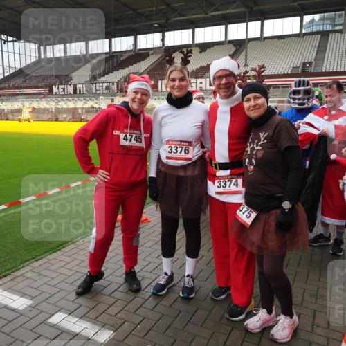 07.12.2025 - St. Pauli X-Mass-Run No. 15 Fabian Wolf http://msf.ph/oto/9425103 07.12.2025 12:11:15 Ziel 2393, 2394, 4180, 4188, 4398, 4400 meine-sportfotos.de