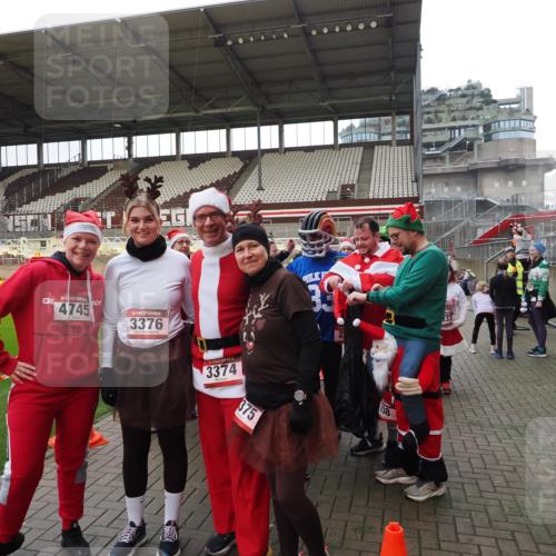 07.12.2025 - St. Pauli X-Mass-Run No. 15 Fabian Wolf http://msf.ph/oto/9425104 07.12.2025 12:11:16 Ziel 2393, 2394, 4180, 4188, 4398, 4400 meine-sportfotos.de