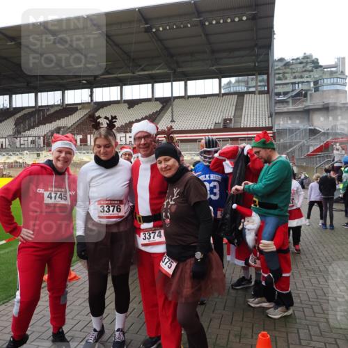 07.12.2025 - St. Pauli X-Mass-Run No. 15 Fabian Wolf http://msf.ph/oto/9425105 07.12.2025 12:11:17 Ziel 2393, 2394, 4180, 4188, 4398, 4400 meine-sportfotos.de