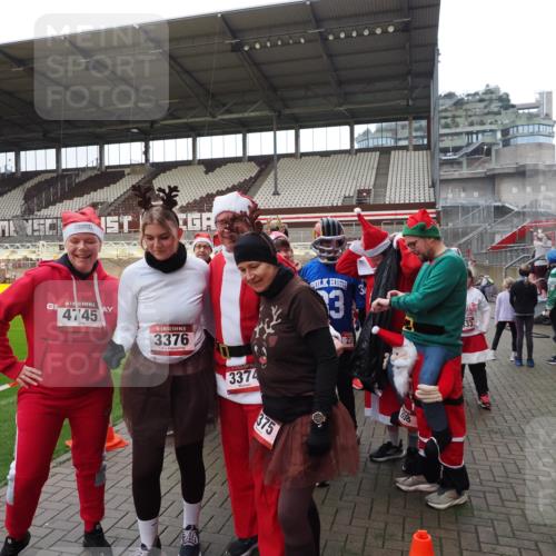07.12.2025 - St. Pauli X-Mass-Run No. 15 Fabian Wolf http://msf.ph/oto/9425106 07.12.2025 12:11:17 Ziel 2393, 2394, 4180, 4188, 4398, 4400 meine-sportfotos.de
