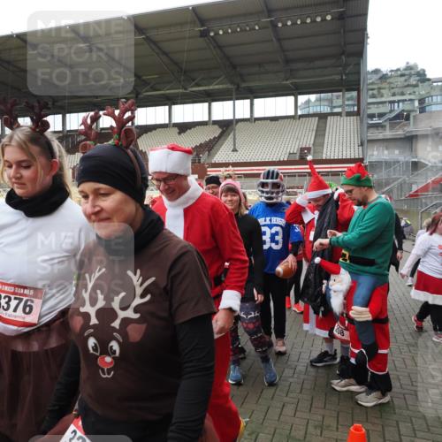 07.12.2025 - St. Pauli X-Mass-Run No. 15 Fabian Wolf http://msf.ph/oto/9425107 07.12.2025 12:11:18 Ziel 2393, 2394, 4180, 4188, 4398, 4400 meine-sportfotos.de