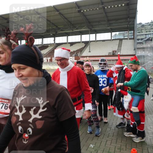 07.12.2025 - St. Pauli X-Mass-Run No. 15 Fabian Wolf http://msf.ph/oto/9425108 07.12.2025 12:11:18 Ziel 2393, 2394, 4180, 4188, 4398, 4400 meine-sportfotos.de