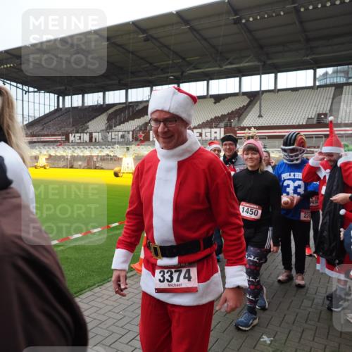 07.12.2025 - St. Pauli X-Mass-Run No. 15 Fabian Wolf http://msf.ph/oto/9425109 07.12.2025 12:11:19 Ziel 2393, 2394, 4180, 4188, 4398, 4400 meine-sportfotos.de
