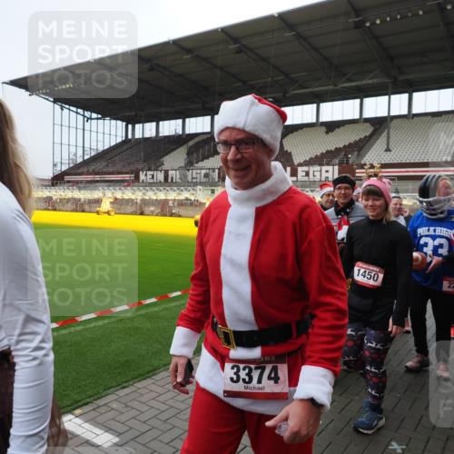 07.12.2025 - St. Pauli X-Mass-Run No. 15 Fabian Wolf http://msf.ph/oto/9425110 07.12.2025 12:11:19 Ziel 2393, 2394, 4180, 4188, 4398, 4400 meine-sportfotos.de