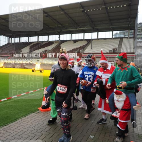 07.12.2025 - St. Pauli X-Mass-Run No. 15 Fabian Wolf http://msf.ph/oto/9425113 07.12.2025 12:11:20 Ziel 2393, 2394, 4180, 4188, 4398, 4400 meine-sportfotos.de