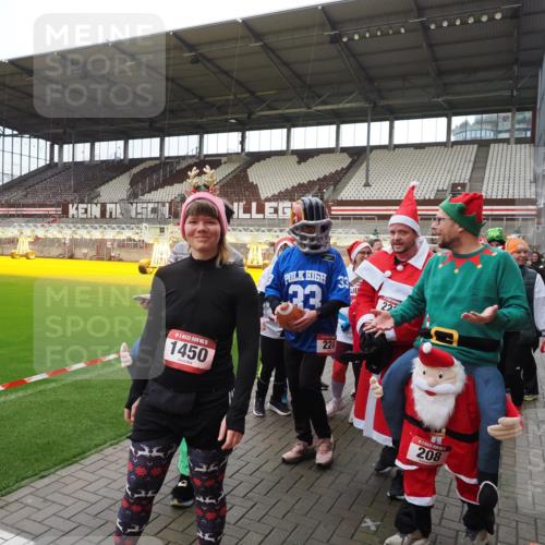 07.12.2025 - St. Pauli X-Mass-Run No. 15 Fabian Wolf http://msf.ph/oto/9425115 07.12.2025 12:11:21 Ziel 2393, 2394, 3758, 4180, 4188, 4398, 4400 meine-sportfotos.de