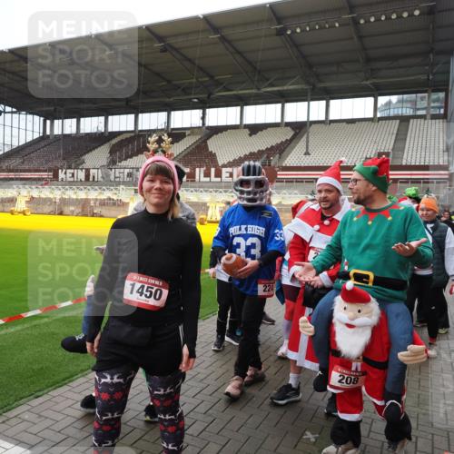07.12.2025 - St. Pauli X-Mass-Run No. 15 Fabian Wolf http://msf.ph/oto/9425116 07.12.2025 12:11:21 Ziel 2393, 2394, 3758, 4180, 4188, 4398, 4400 meine-sportfotos.de