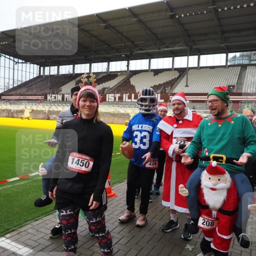 07.12.2025 - St. Pauli X-Mass-Run No. 15 Fabian Wolf http://msf.ph/oto/9425117 07.12.2025 12:11:22 Ziel 2393, 2394, 3758, 4180, 4188, 4398 meine-sportfotos.de