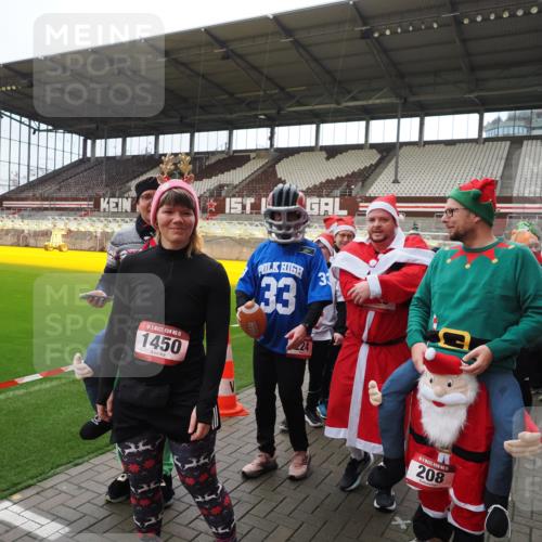 07.12.2025 - St. Pauli X-Mass-Run No. 15 Fabian Wolf http://msf.ph/oto/9425119 07.12.2025 12:11:22 Ziel 2393, 2394, 3758, 4180, 4188, 4398 meine-sportfotos.de