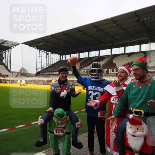 07.12.2025 - St. Pauli X-Mass-Run No. 15 Fabian Wolf http://msf.ph/oto/9425121 07.12.2025 12:11:26 Ziel 2393, 2394, 3758, 4180, 4188 meine-sportfotos.de