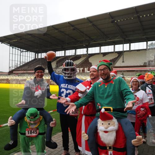 07.12.2025 - St. Pauli X-Mass-Run No. 15 Fabian Wolf http://msf.ph/oto/9425125 07.12.2025 12:11:26 Ziel 2393, 2394, 3758, 4180, 4188 meine-sportfotos.de