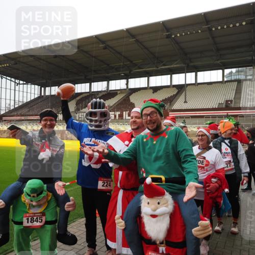 07.12.2025 - St. Pauli X-Mass-Run No. 15 Fabian Wolf http://msf.ph/oto/9425126 07.12.2025 12:11:27 Ziel 2393, 2394, 3758, 4180, 4188 meine-sportfotos.de