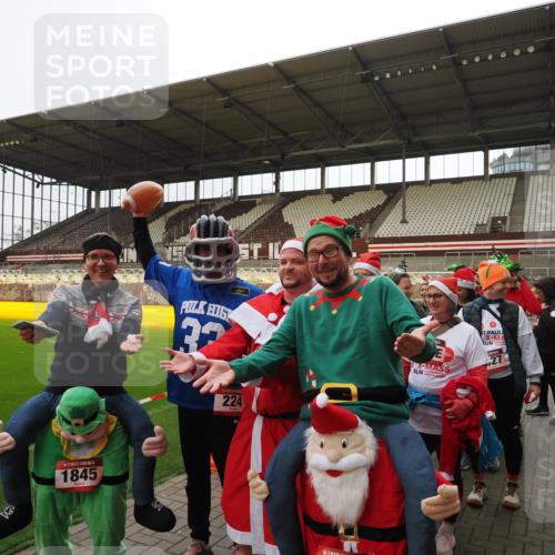 07.12.2025 - St. Pauli X-Mass-Run No. 15 Fabian Wolf http://msf.ph/oto/9425127 07.12.2025 12:11:27 Ziel 2393, 2394, 3758, 4180, 4188 meine-sportfotos.de