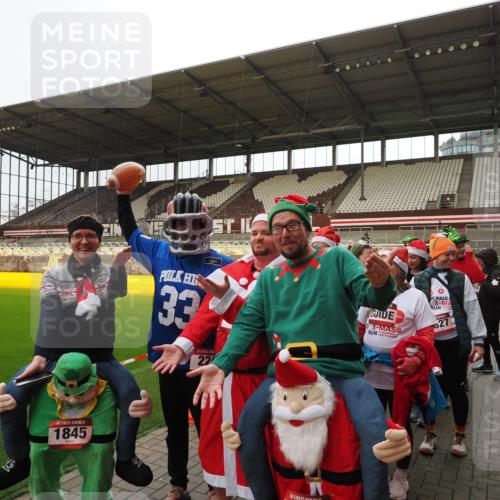 07.12.2025 - St. Pauli X-Mass-Run No. 15 Fabian Wolf http://msf.ph/oto/9425128 07.12.2025 12:11:27 Ziel 2393, 2394, 3758, 4180, 4188 meine-sportfotos.de