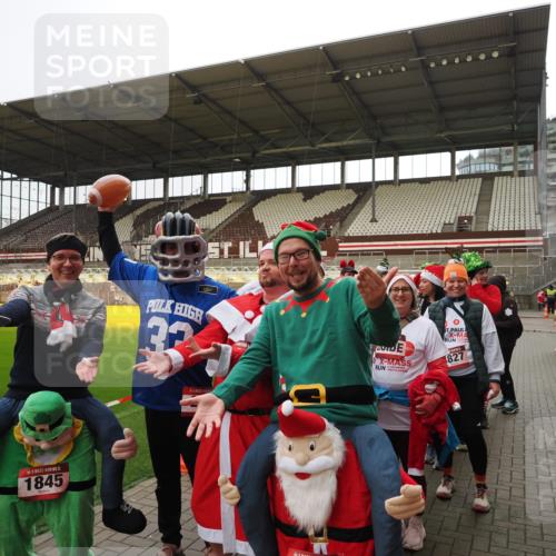 07.12.2025 - St. Pauli X-Mass-Run No. 15 Fabian Wolf http://msf.ph/oto/9425131 07.12.2025 12:11:28 Ziel 2393, 2394, 3758, 4180, 4188 meine-sportfotos.de