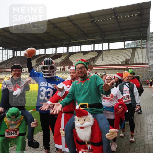 07.12.2025 - St. Pauli X-Mass-Run No. 15 Fabian Wolf http://msf.ph/oto/9425132 07.12.2025 12:11:28 Ziel 2393, 2394, 3758, 4180, 4188 meine-sportfotos.de