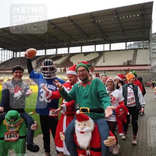 07.12.2025 - St. Pauli X-Mass-Run No. 15 Fabian Wolf http://msf.ph/oto/9425133 07.12.2025 12:11:28 Ziel 2393, 2394, 3758, 4180, 4188 meine-sportfotos.de