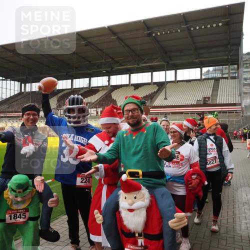 07.12.2025 - St. Pauli X-Mass-Run No. 15 Fabian Wolf http://msf.ph/oto/9425134 07.12.2025 12:11:28 Ziel 2393, 2394, 3758, 4180, 4188 meine-sportfotos.de