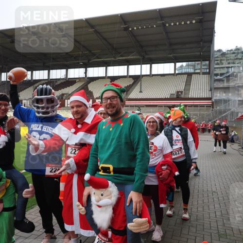 07.12.2025 - St. Pauli X-Mass-Run No. 15 Fabian Wolf http://msf.ph/oto/9425135 07.12.2025 12:11:30 Ziel 2393, 2394, 3758, 4180, 4188 meine-sportfotos.de