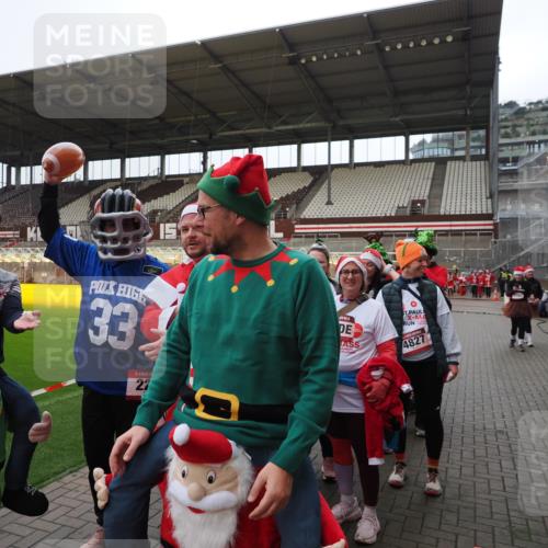 07.12.2025 - St. Pauli X-Mass-Run No. 15 Fabian Wolf http://msf.ph/oto/9425139 07.12.2025 12:11:31 Ziel 2393, 2394, 3758, 4180, 4188 meine-sportfotos.de
