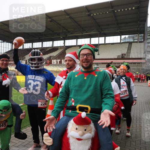 07.12.2025 - St. Pauli X-Mass-Run No. 15 Fabian Wolf http://msf.ph/oto/9425142 07.12.2025 12:11:32 Ziel 2393, 2394, 3758, 4180, 4188 meine-sportfotos.de