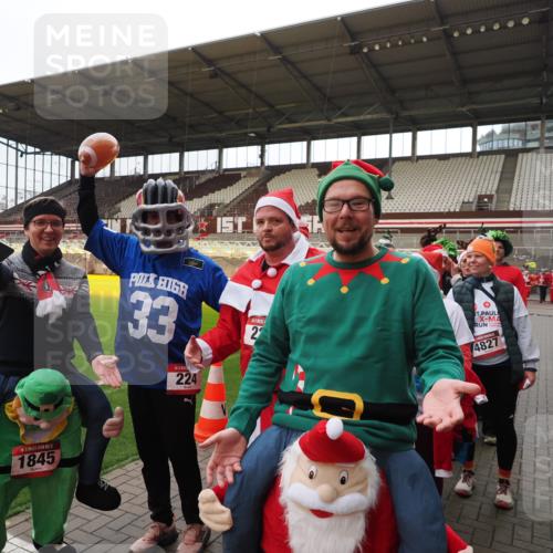 07.12.2025 - St. Pauli X-Mass-Run No. 15 Fabian Wolf http://msf.ph/oto/9425143 07.12.2025 12:11:33 Ziel 2393, 2394, 3758, 4167, 4180, 4188 meine-sportfotos.de