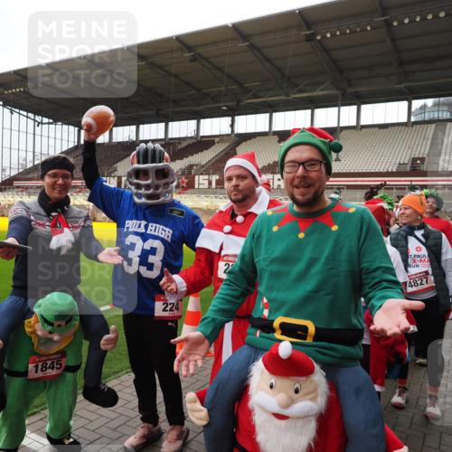 07.12.2025 - St. Pauli X-Mass-Run No. 15 Fabian Wolf http://msf.ph/oto/9425144 07.12.2025 12:11:33 Ziel 2393, 2394, 3758, 4167, 4180, 4188 meine-sportfotos.de