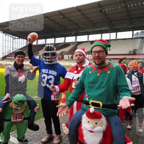 07.12.2025 - St. Pauli X-Mass-Run No. 15 Fabian Wolf http://msf.ph/oto/9425145 07.12.2025 12:11:33 Ziel 2393, 2394, 3758, 4167, 4180, 4188 meine-sportfotos.de