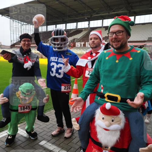 07.12.2025 - St. Pauli X-Mass-Run No. 15 Fabian Wolf http://msf.ph/oto/9425147 07.12.2025 12:11:33 Ziel 2393, 2394, 3758, 4167, 4180, 4188 meine-sportfotos.de