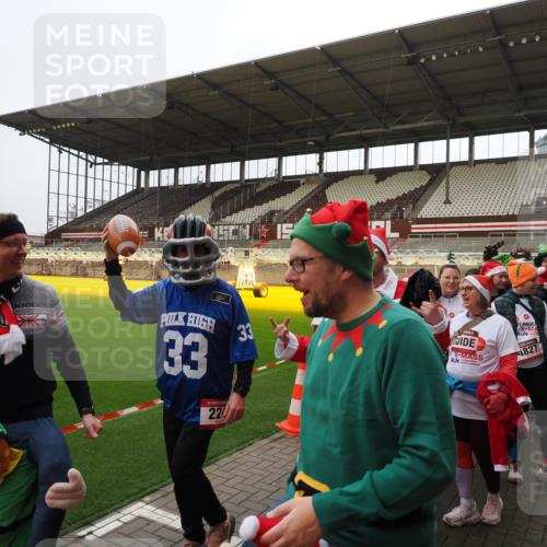07.12.2025 - St. Pauli X-Mass-Run No. 15 Fabian Wolf http://msf.ph/oto/9425152 07.12.2025 12:11:37 Ziel 3758, 4163, 4165, 4166, 4167, 4168, 4268, 4270, 4278, 4279 meine-sportfotos.de