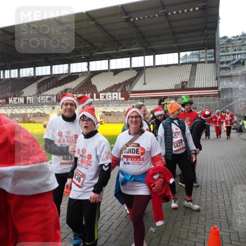 07.12.2025 - St. Pauli X-Mass-Run No. 15 Fabian Wolf http://msf.ph/oto/9425154 07.12.2025 12:11:39 Ziel 3758, 4163, 4165, 4166, 4167, 4168, 4268, 4270, 4278, 4279 meine-sportfotos.de